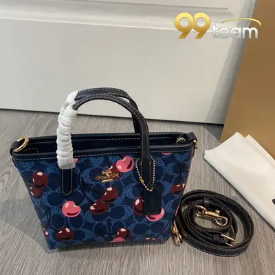 COACH | Item ID: 04995