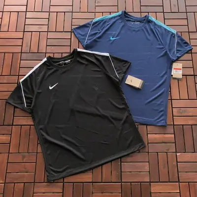 NIKE T-Shirt