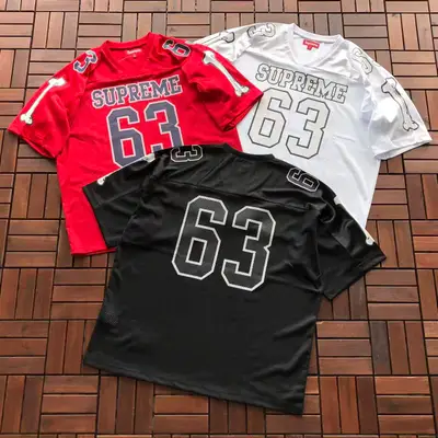SUPREME T-Shirt