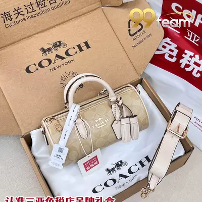 COACH | Item ID: 04719