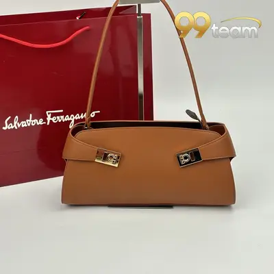 FERRAGAMO | Item ID: 22103