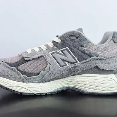 NEW BALANCE 2002R