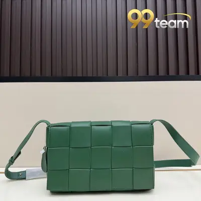 BOTTEGA VENETTA | Item ID: 20801