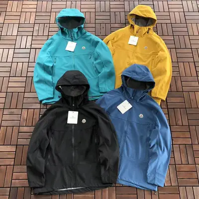 MONCLER Jacke