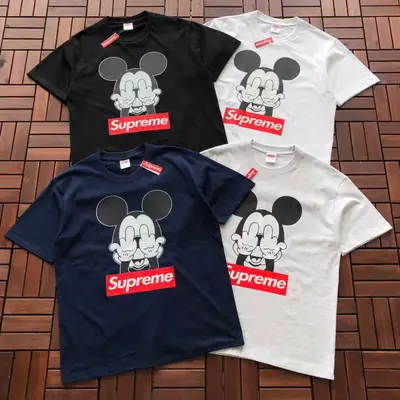 SUPREME T-Shirt