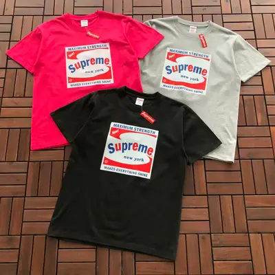 SUPREME T-Shirt