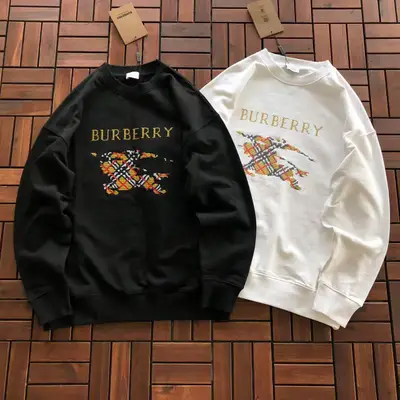 BURBERRY Sweater