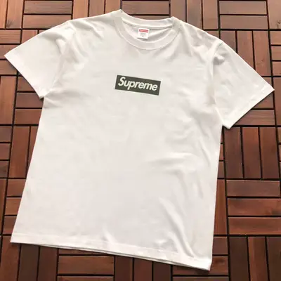 SUPREME T-Shirt