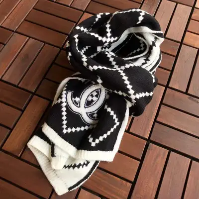 CHANEL Schal