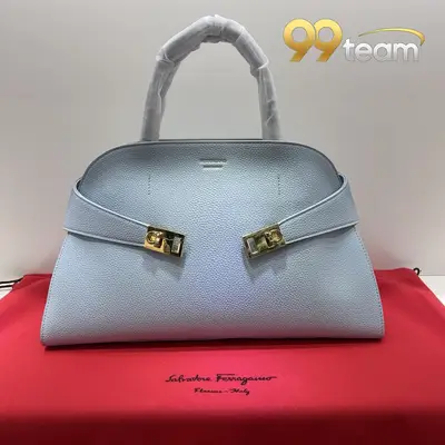 FERRAGAMO | Item ID: 22123