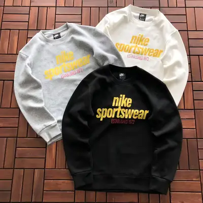 NIKE Sweater