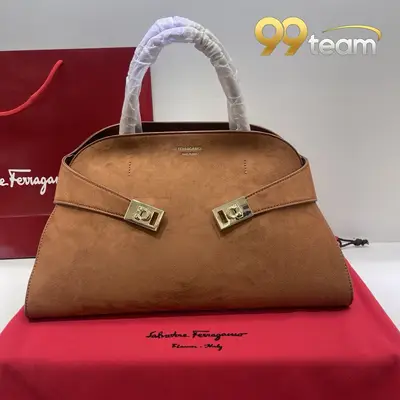 FERRAGAMO | Item ID: 22130