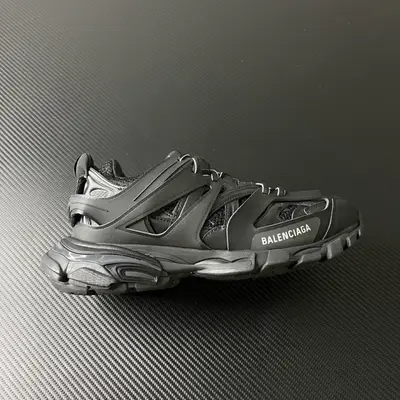 BALENCIAGA