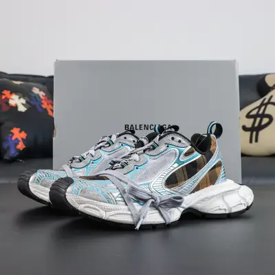 BALENCIAGA