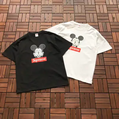 SUPREME T-Shirt
