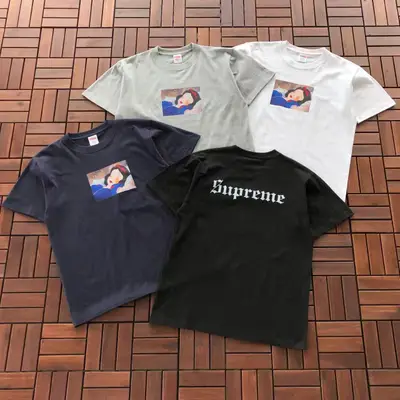 SUPREME T-Shirt