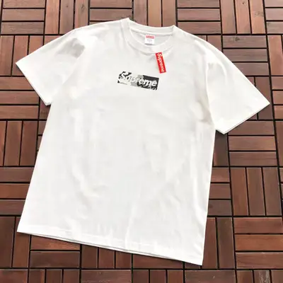 SUPREME T-Shirt