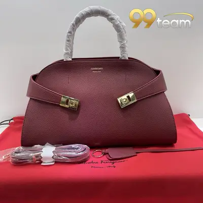 FERRAGAMO | Item ID: 22139