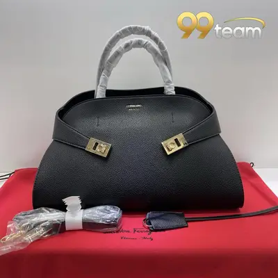 FERRAGAMO | Item ID: 22138