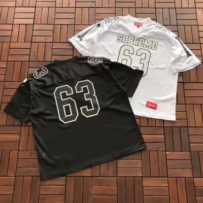 SUPREME T-Shirt