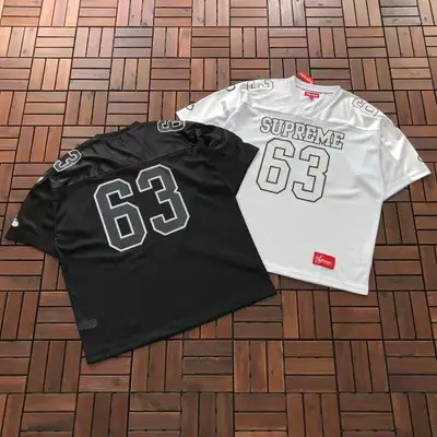 SUPREME T-Shirt