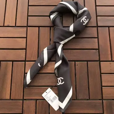 CHANEL Schal