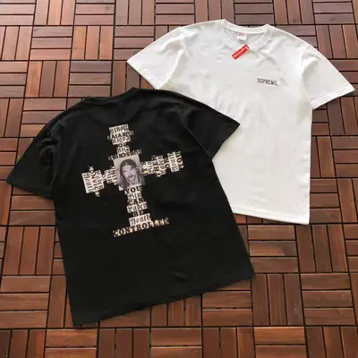 SUPREME T-Shirt