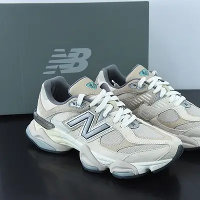 NEW BALANCE 2002R