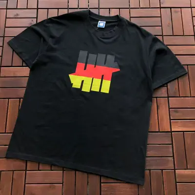 UNDEFEATED T-Shirt