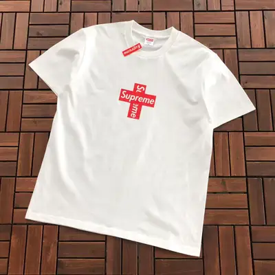 SUPREME T-Shirt