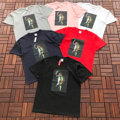 SUPREME T-Shirt