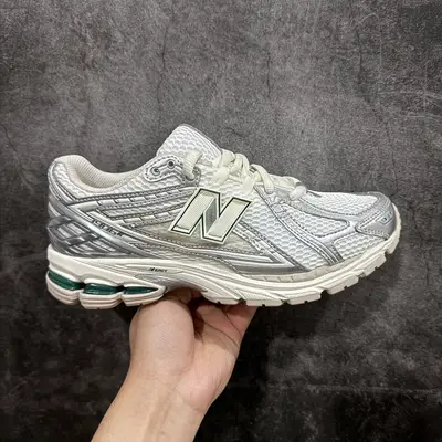 NEW BALANCE 1906R