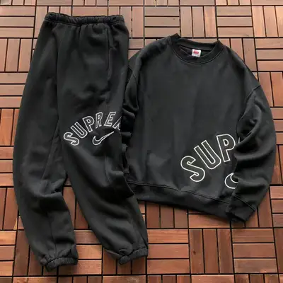 SUPREME Sweater