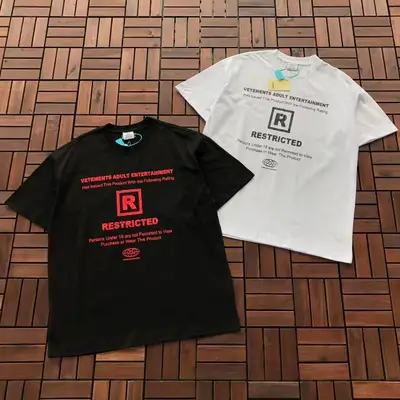 VETEMENTS T-Shirt