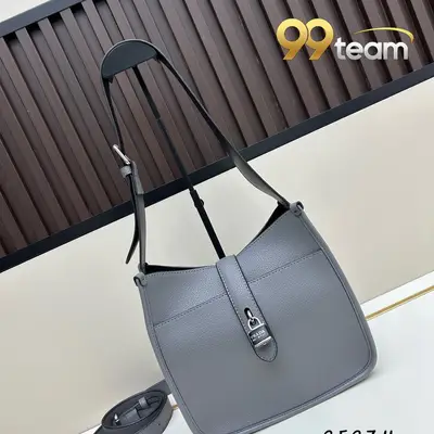 PRADA | Item ID: 09422