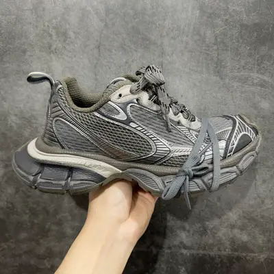 BALENCIAGA