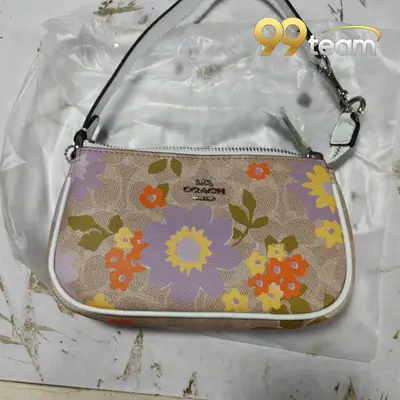 COACH | Item ID: 05107