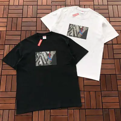 SUPREME T-Shirt