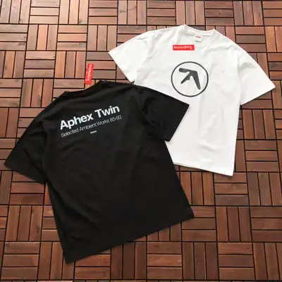 SUPREME T-Shirt