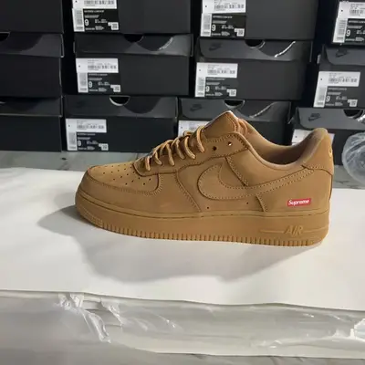 NIKE