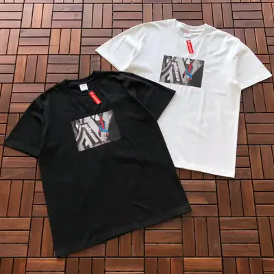 SUPREME T-Shirt