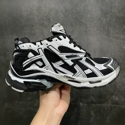 BALENCIAGA