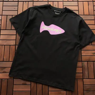 PLEASURES T-Shirt