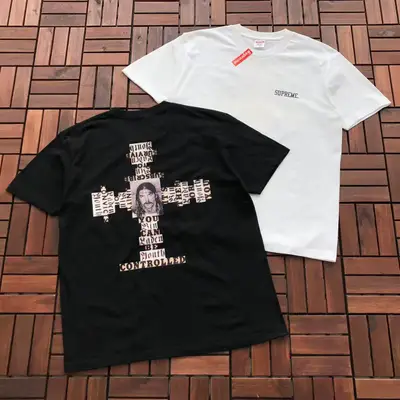 SUPREME T-Shirt