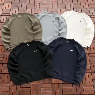 NIKE Sweater