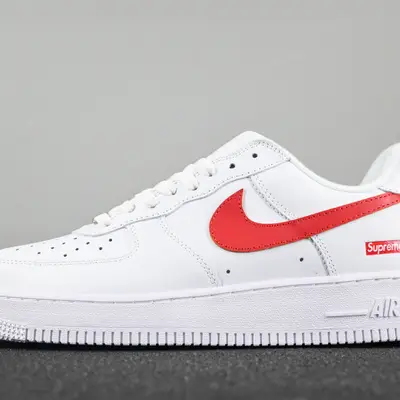 NIKE Air Force 1 x Supreme