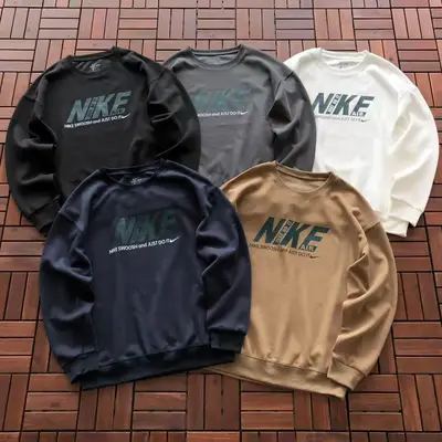 NIKE Sweater
