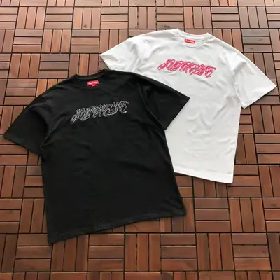SUPREME T-Shirt