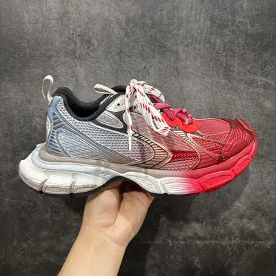 BALENCIAGA