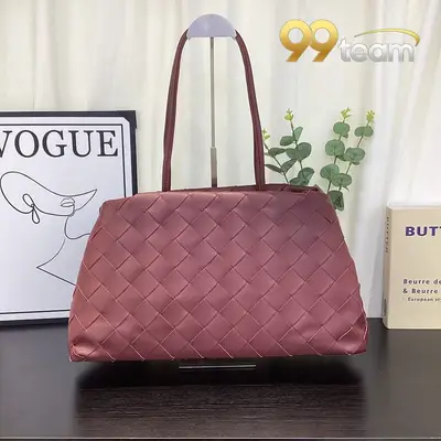 BOTTEGA VENETTA | Item ID: 20652